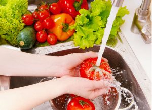 lavar frutas y verduras