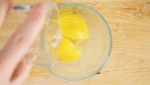 limpiar horno con limón