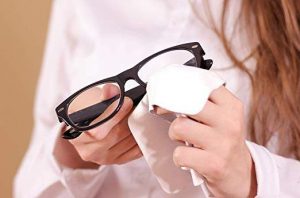 trucos para limpiar gafas